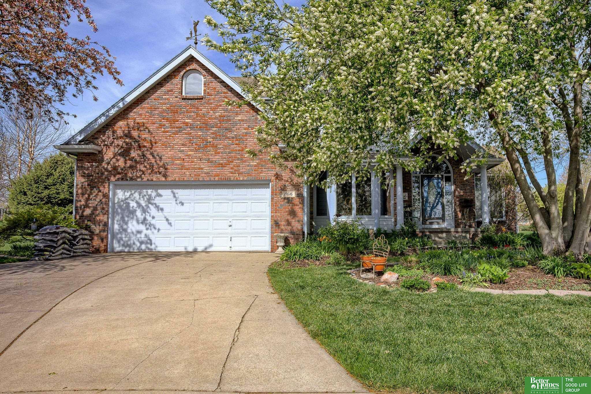 Property Photo: 17616 Ventana Circle NE 68136
