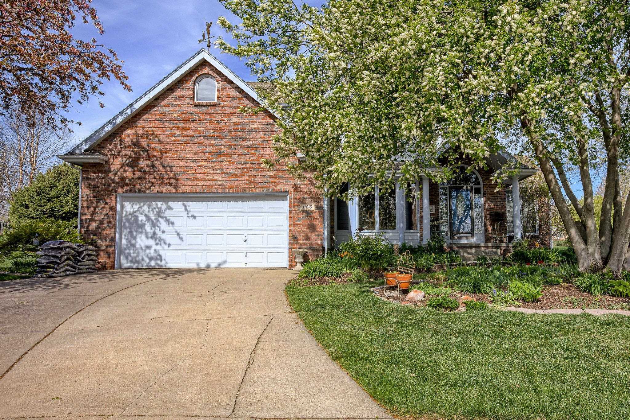 Property Photo: 17616 Ventana Circle NE 68136