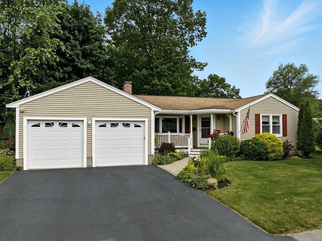 Property Photo:  6 Greenway Circle  MA 02180 