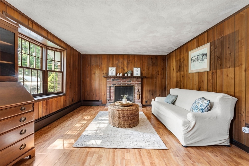 Property Photo:  5 Villa Lane  MA 01960 
