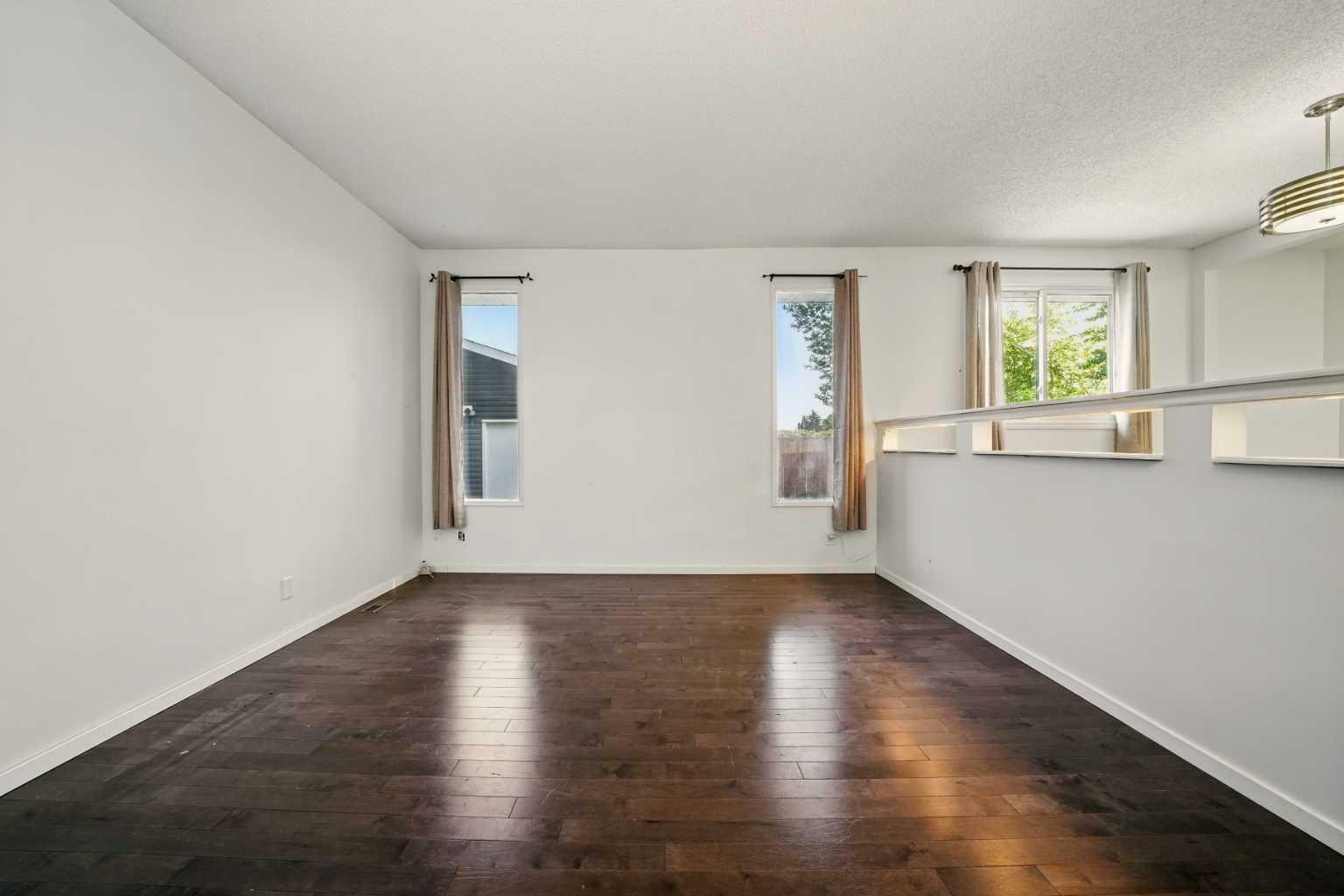 Photo de la propriété: 55 Oyen Crescent AB T4P 1T3