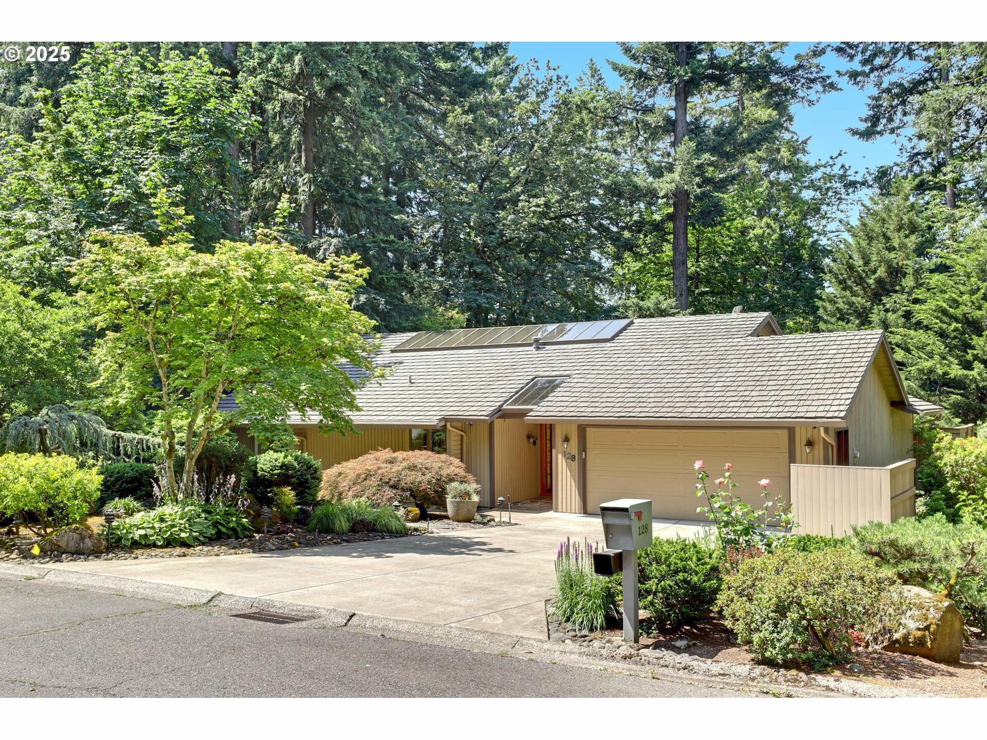 128 Del Prado St  Lake Oswego OR 97035 photo