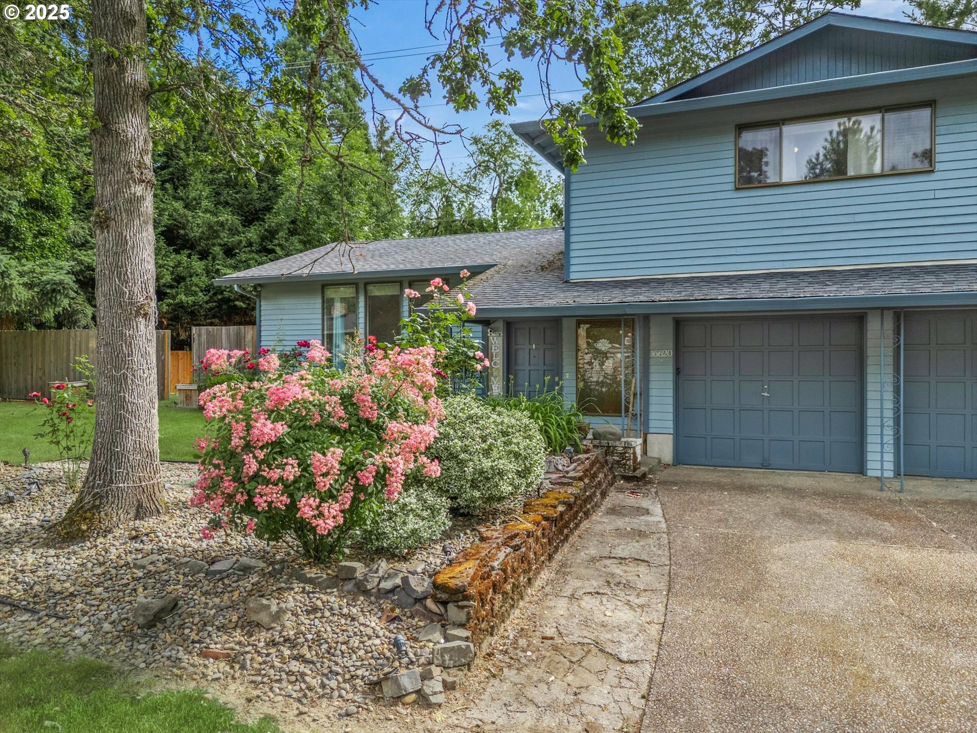 Property Photo: 16620 SE Ladd Ct OR 97267