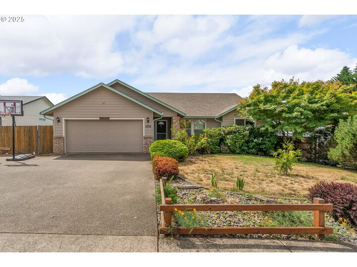1232 E Fourth Ave  Sutherlin OR 97479 photo