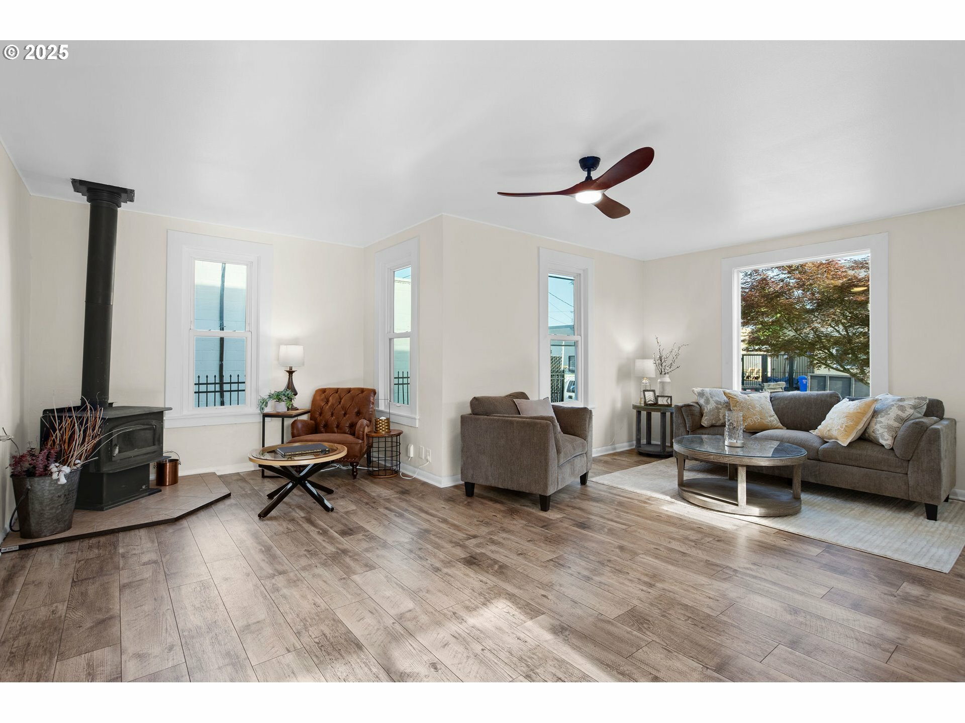 Property Photo: 8123 SE Taylor Ct OR 97215