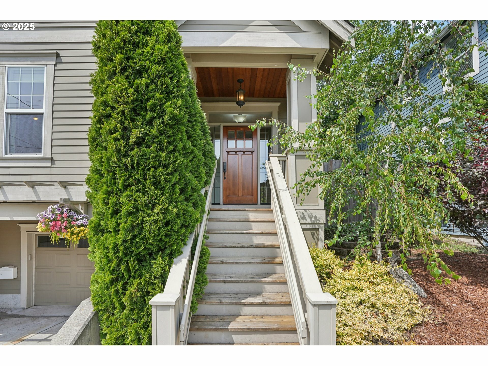 Property Photo: 665 NE Skidmore St OR 97211