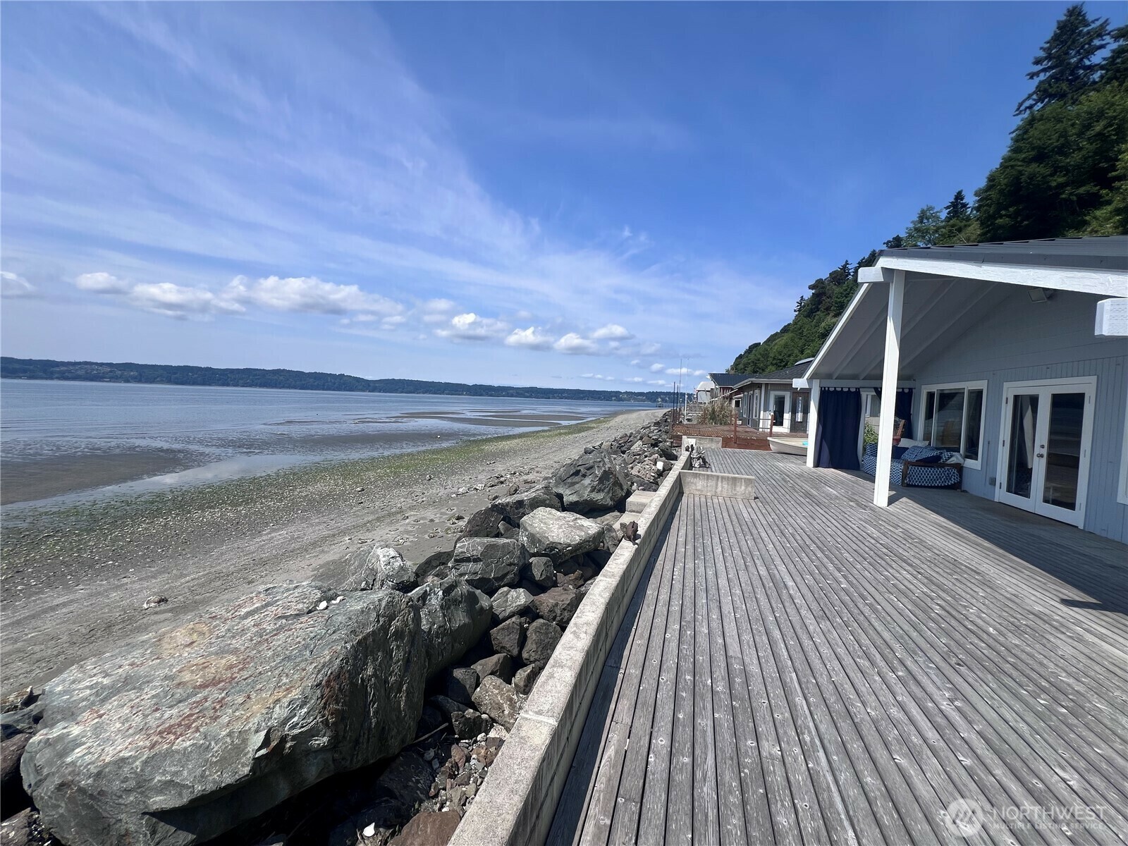 Property Photo: 27 S Beach Dr WA 98206