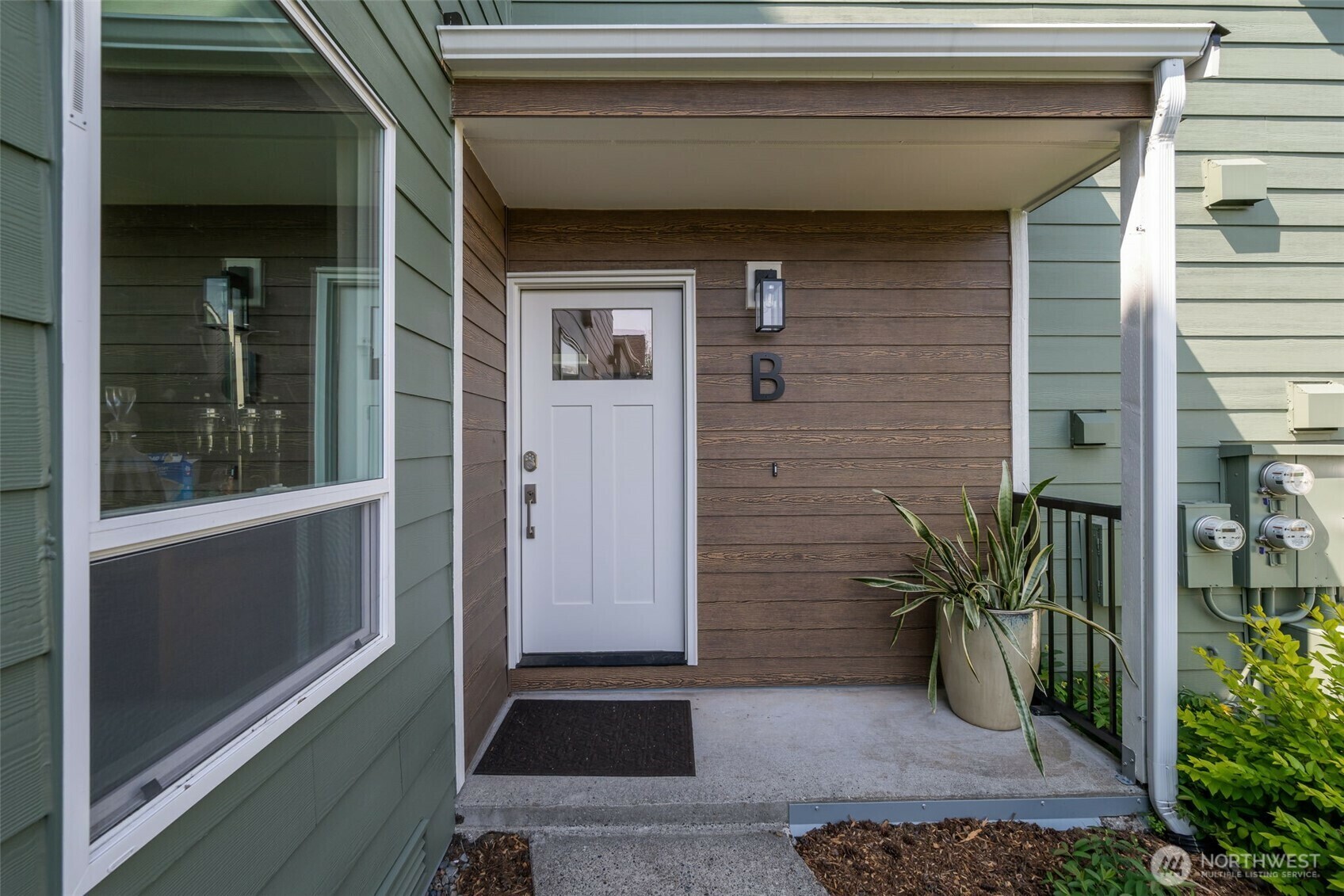 Property Photo: 8424 26th Avenue SW B WA 98106
