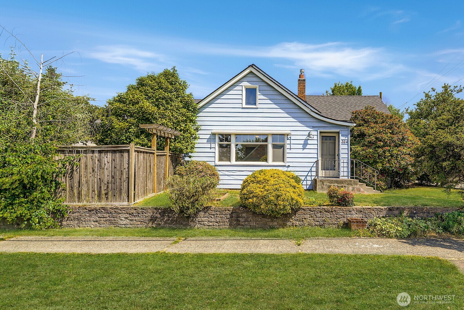 Property Photo:  324 NE 81st Street  WA 98115 