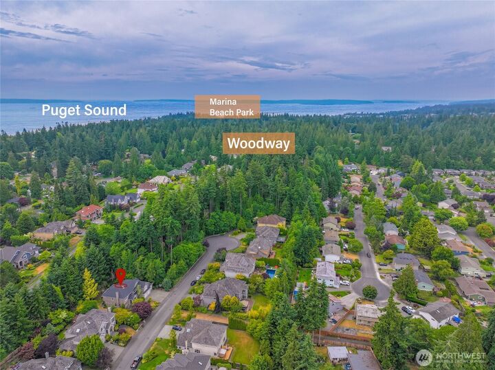 Property Photo: 24112 E Greystone Ln WA 98020