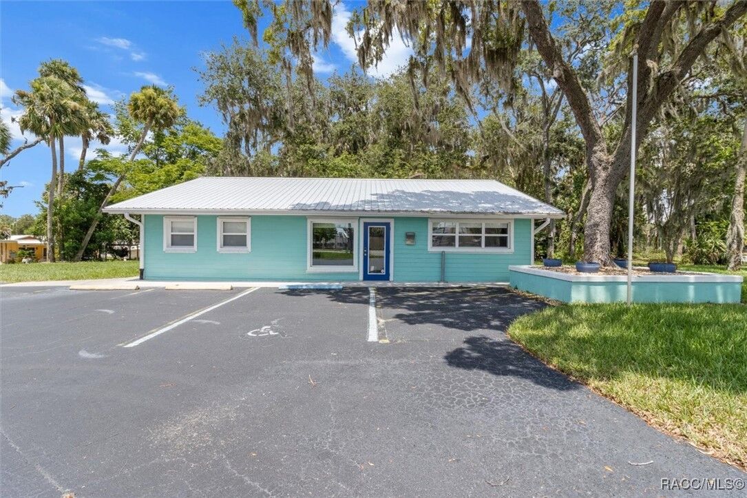 Property Photo: 407 NE 1st Street FL 34429