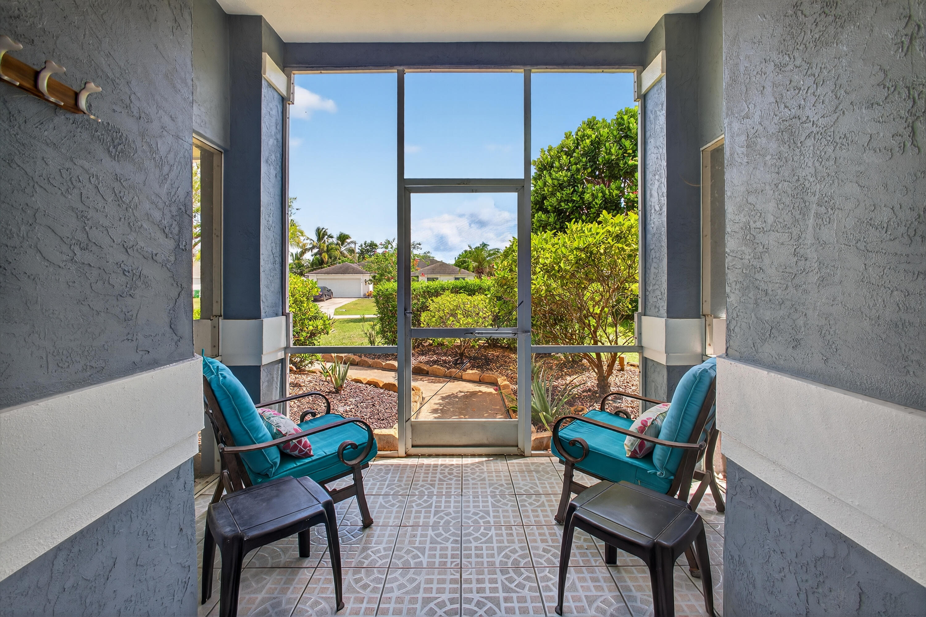 Property Photo: 511 SE Berry Avenue FL 34984