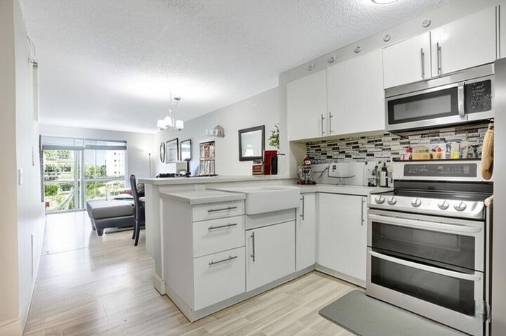 Property Photo: 2216 N Cypress Bend Drive 501 FL 33069