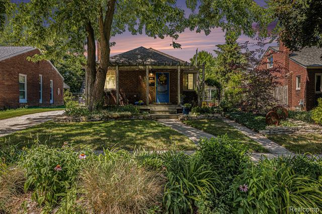 Property Photo: 964 W Marshall Street MI 48220
