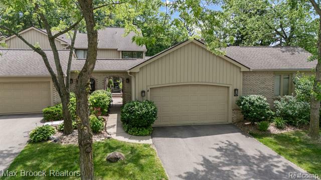 1122 Meadowglen Court  Bloomfield Hills MI 48304 photo
