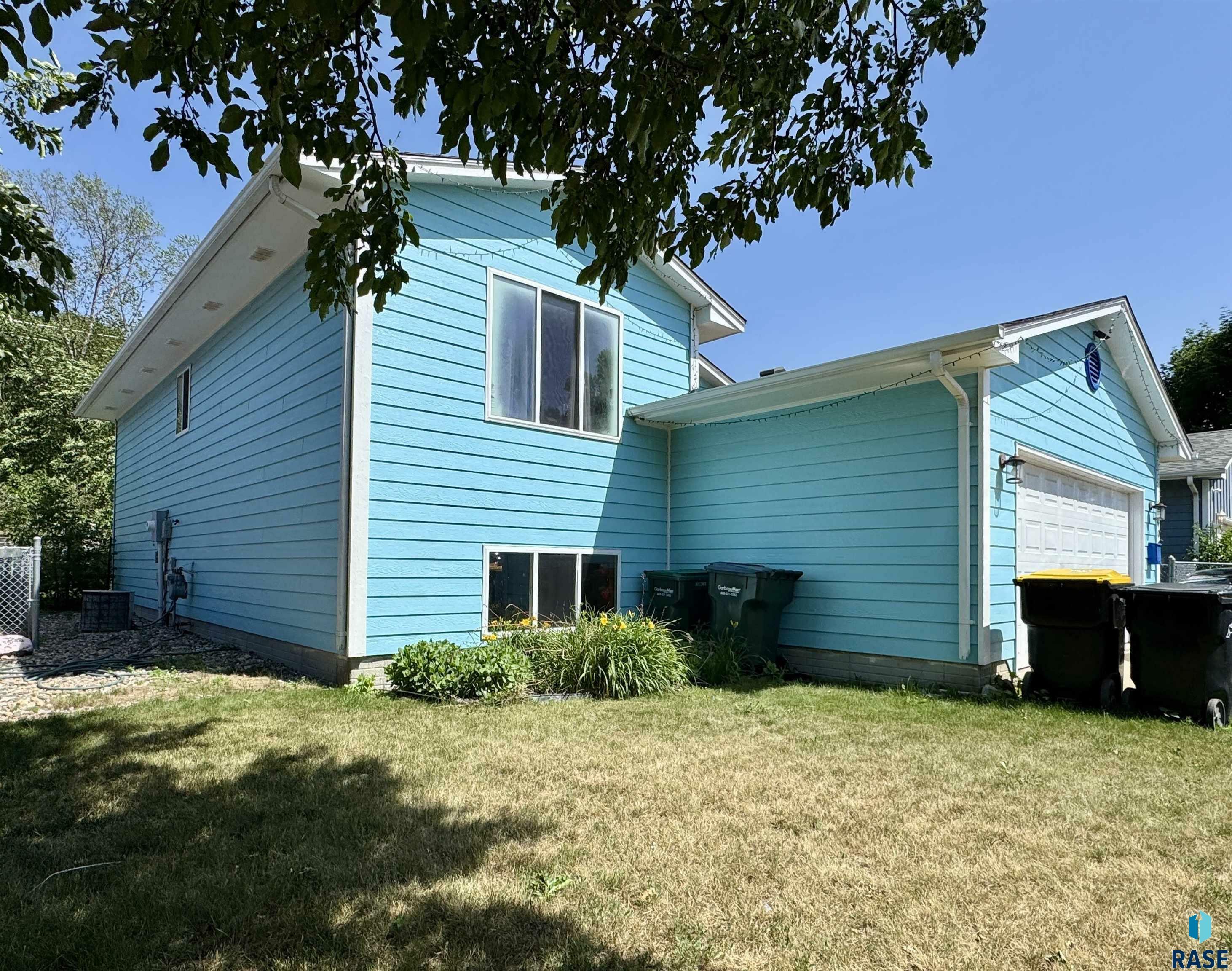 Property Photo: 608 S Cleveland Ave SD 57103