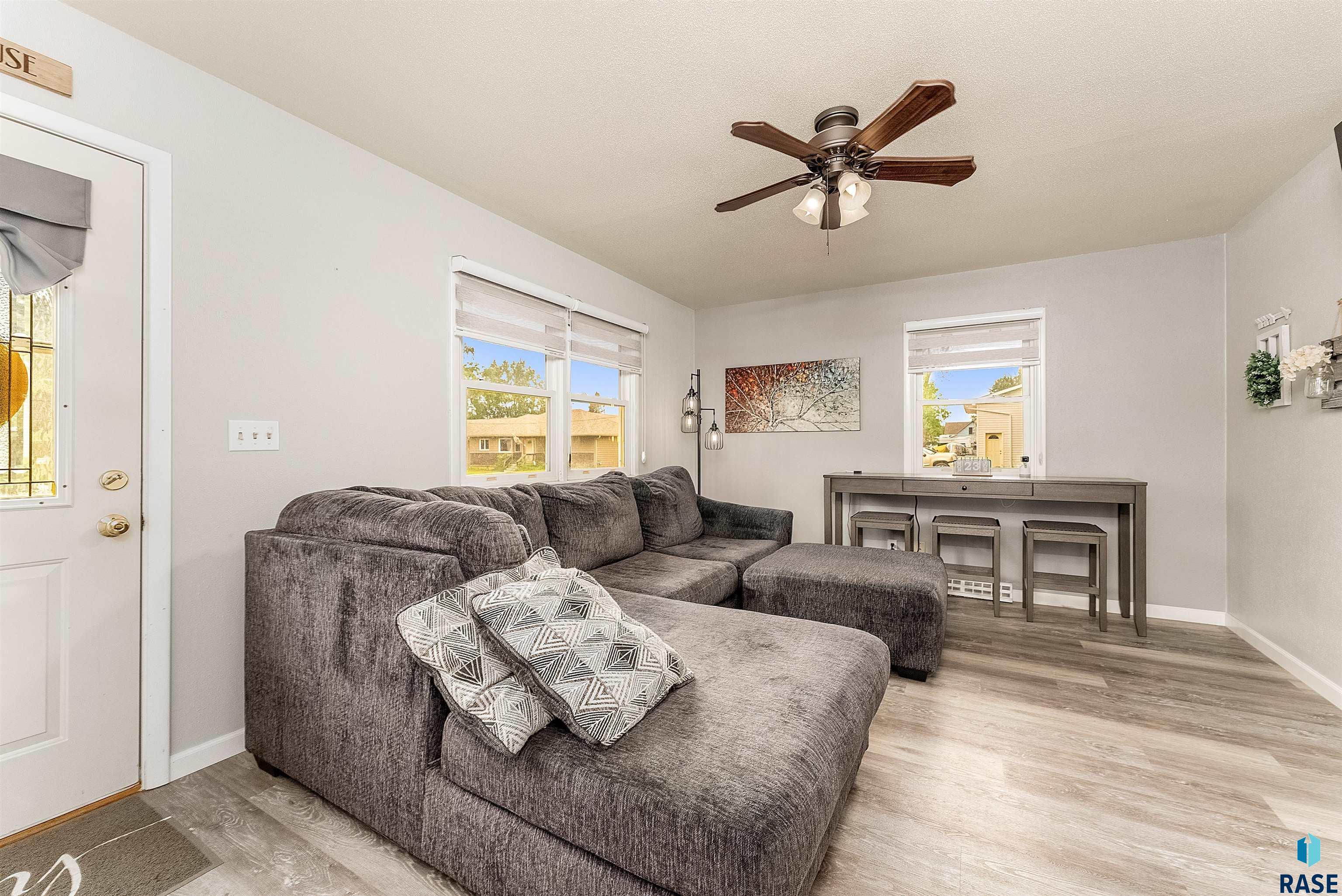 Property Photo:  320 W 9th St  SD 57013 
