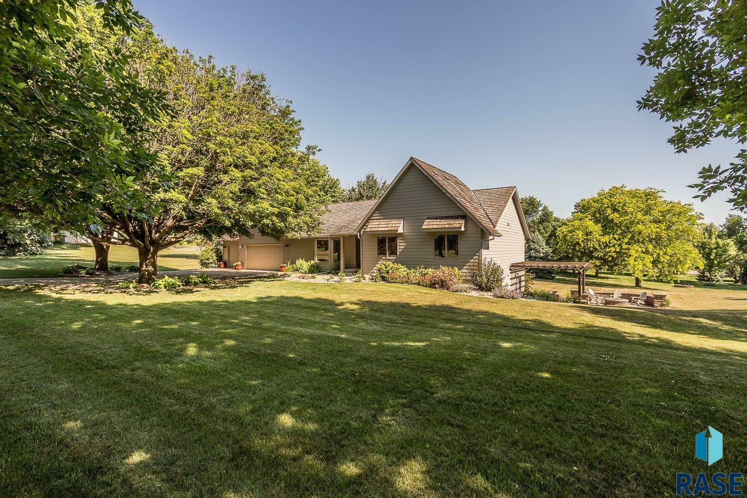 Property Photo: 6500 E Split Rock Rd SD 57110