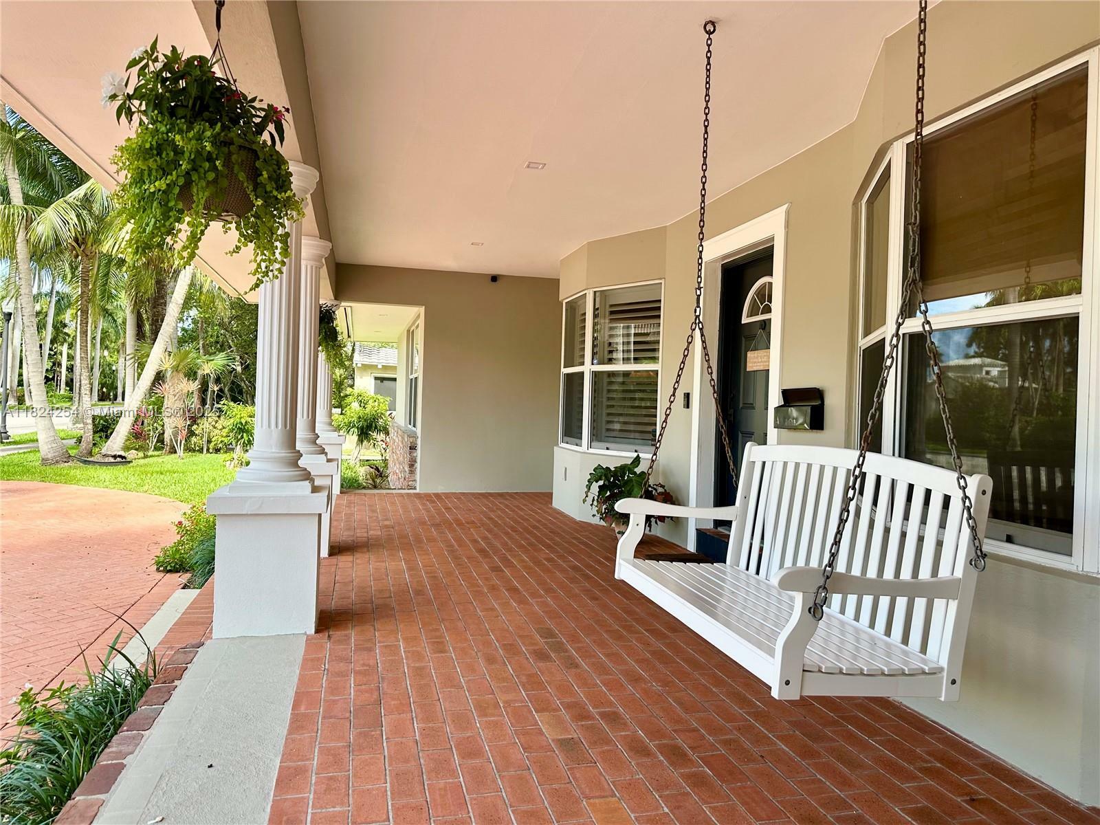 Property Photo: 1330 Harrison St FL 33019