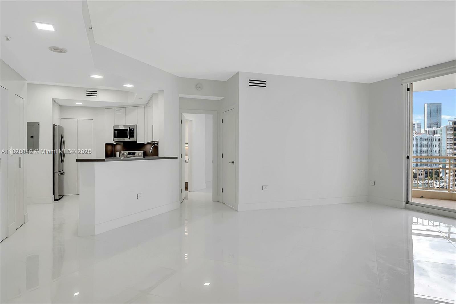 Property Photo: 888 Brickell Key Dr 2100 FL 33131