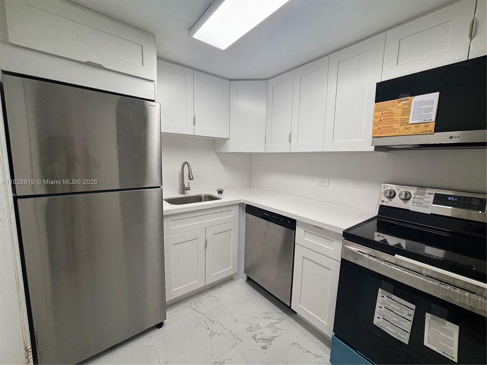 Property Photo: 905 Brickell Bay Dr 1823 FL 33131