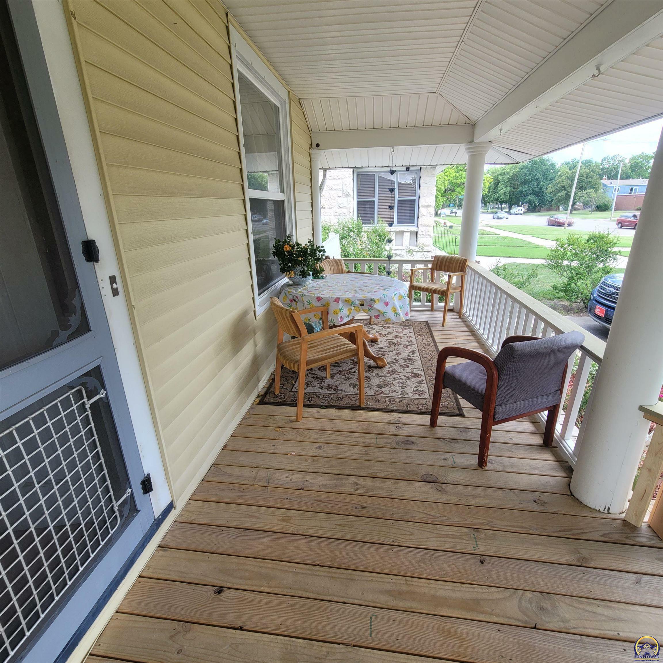 Property Photo: 1208 SW 10th Ave KS 66604