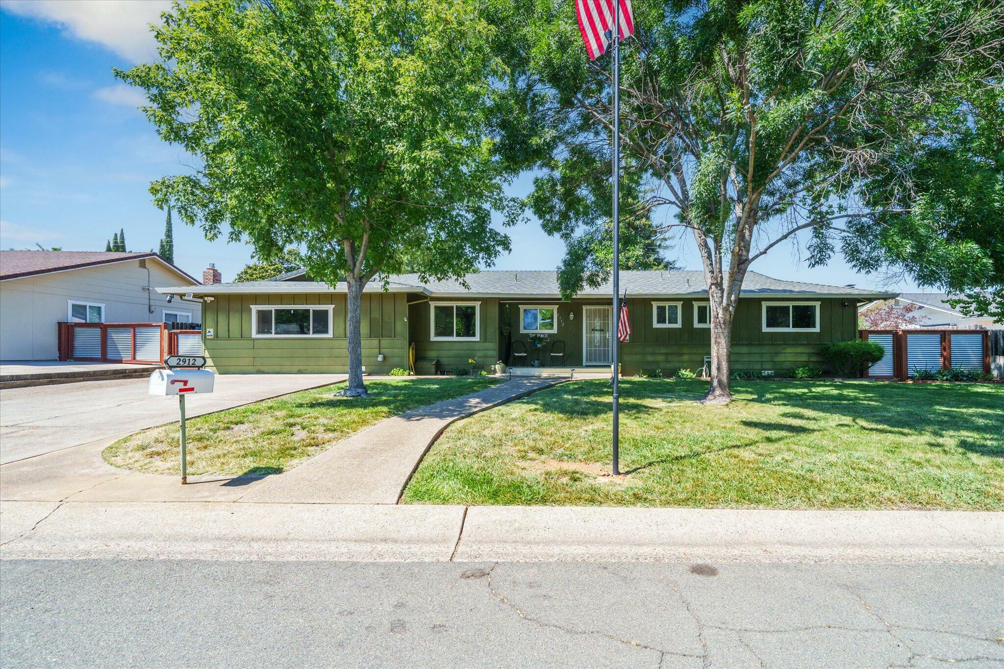 Property Photo: 2912 Squire Avenue CA 96002