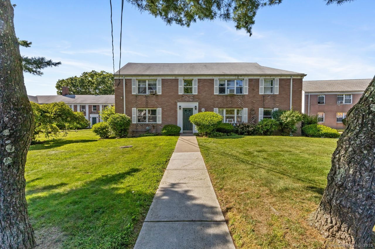 Property Photo: 1078 East Main Street Apt 2 CT 06902