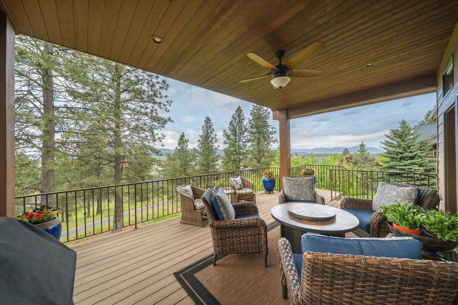 Property Photo:  781 N Holiday Hills Dr  WA 99019 