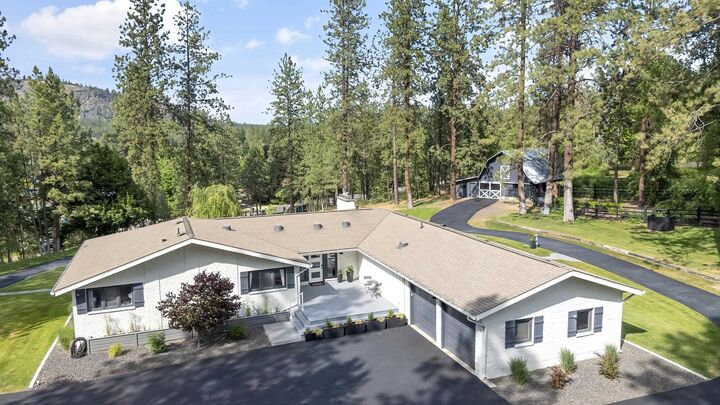 Property Photo:  2710 W Regina Ln  WA 99218 