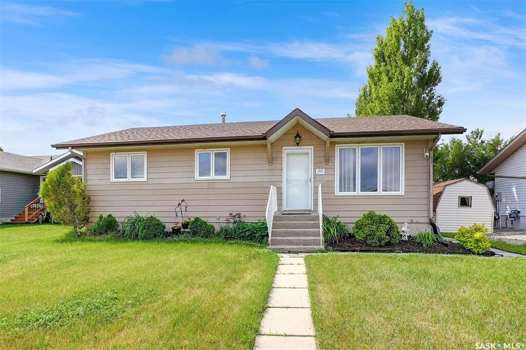 Property Photo:  205 Maple Street  SK S0G 4V0 