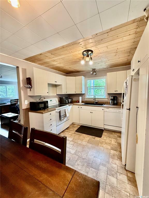 Property Photo: 103 2nd Avenue W SK S0M 2J0