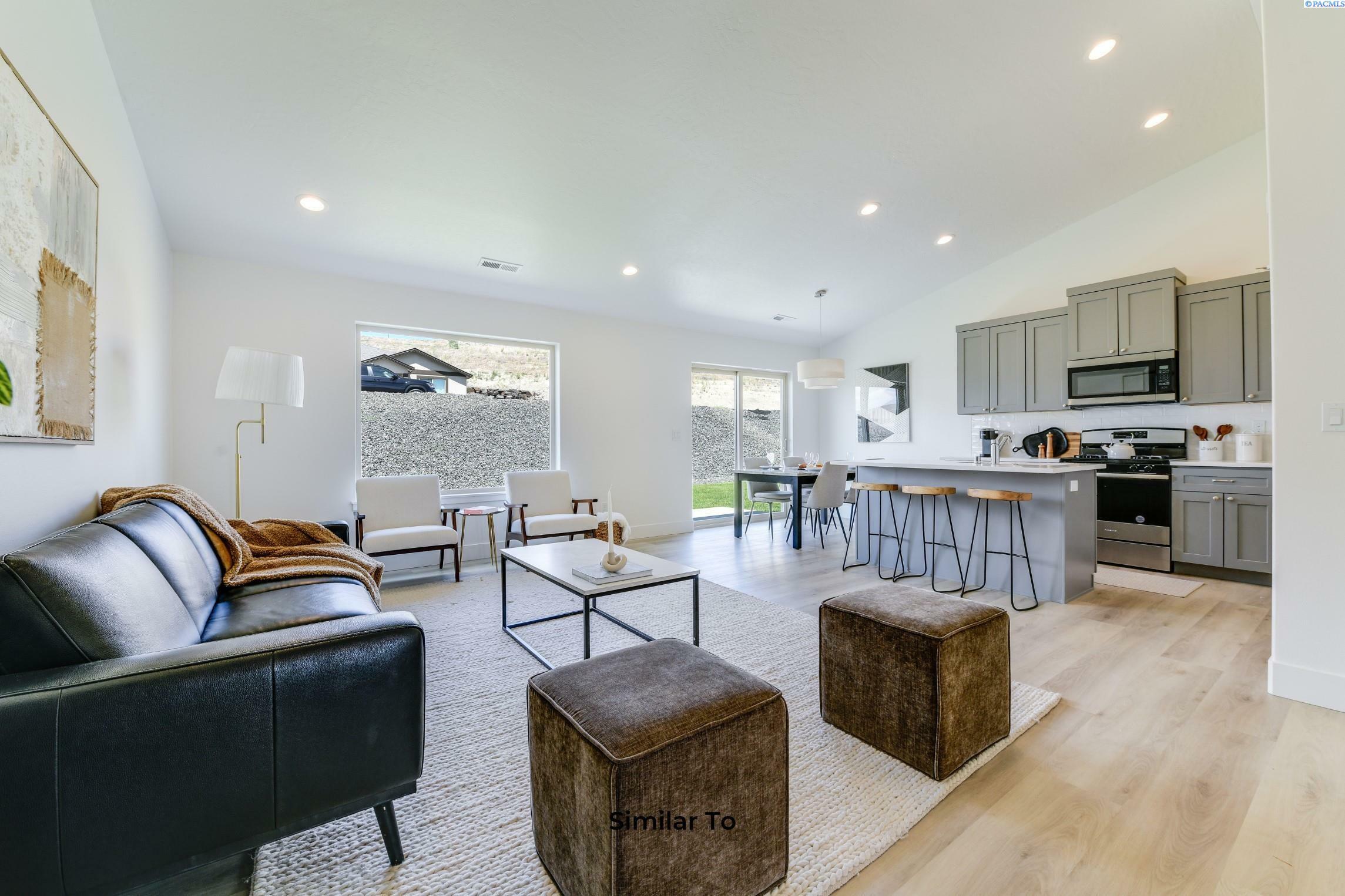 Property Photo: 1611 Castlewood Ct WA 98930