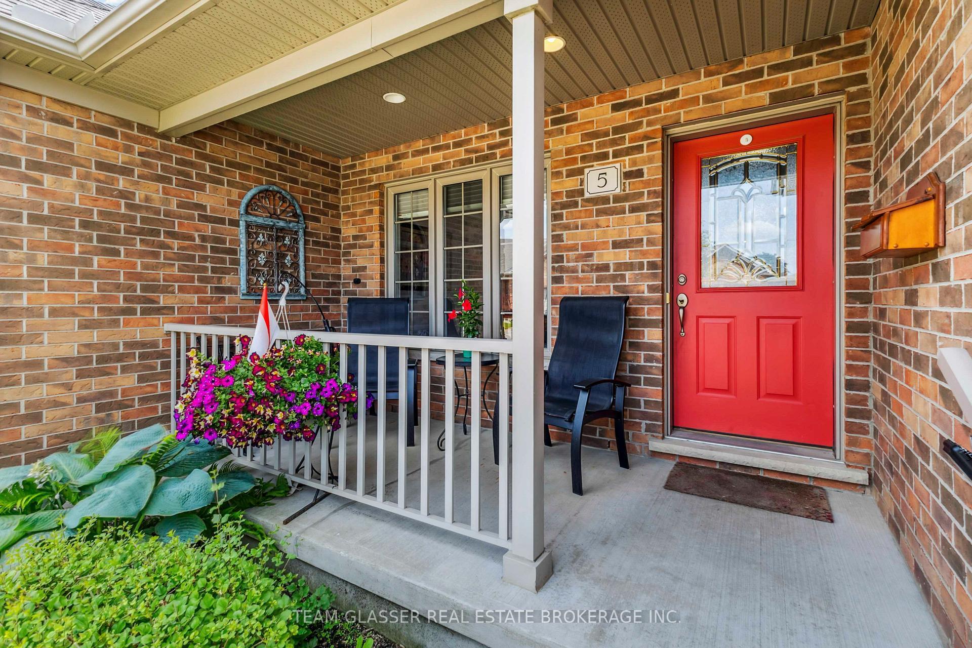 Property Photo: 5 Foxhollow Drive 5 ON N0L 1G3