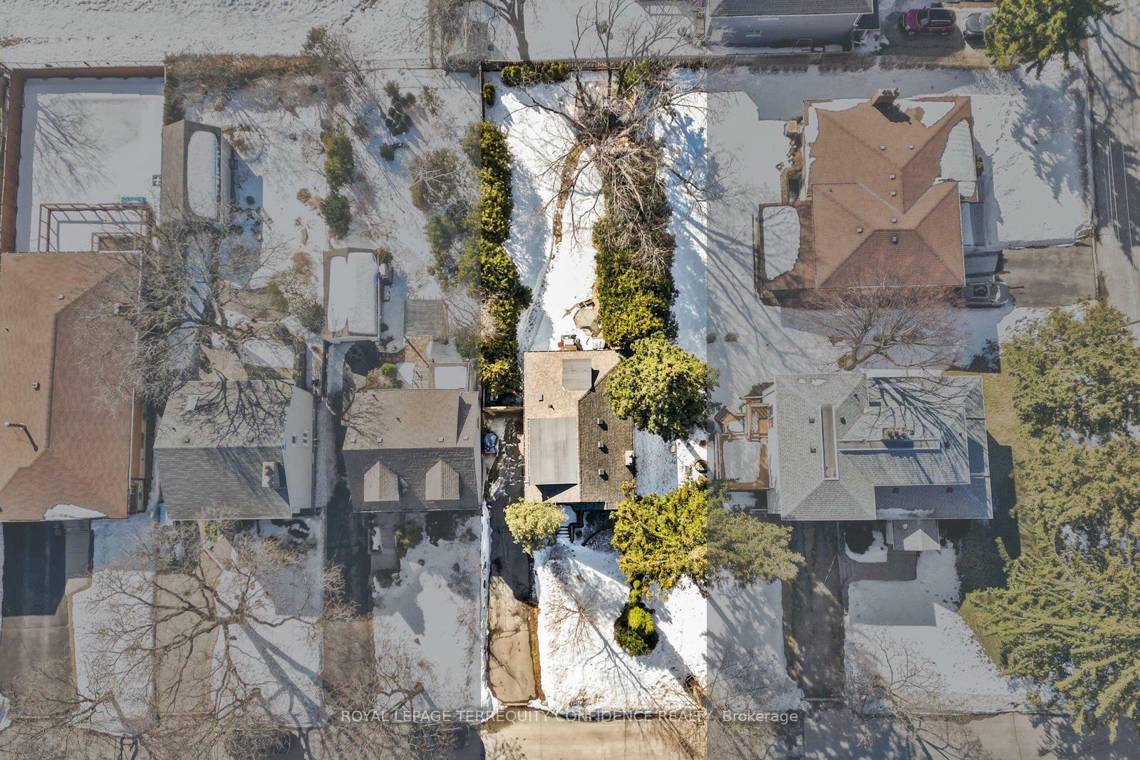 Photo de la propriété: 10 Abbotsford Road ON M2N 2P7