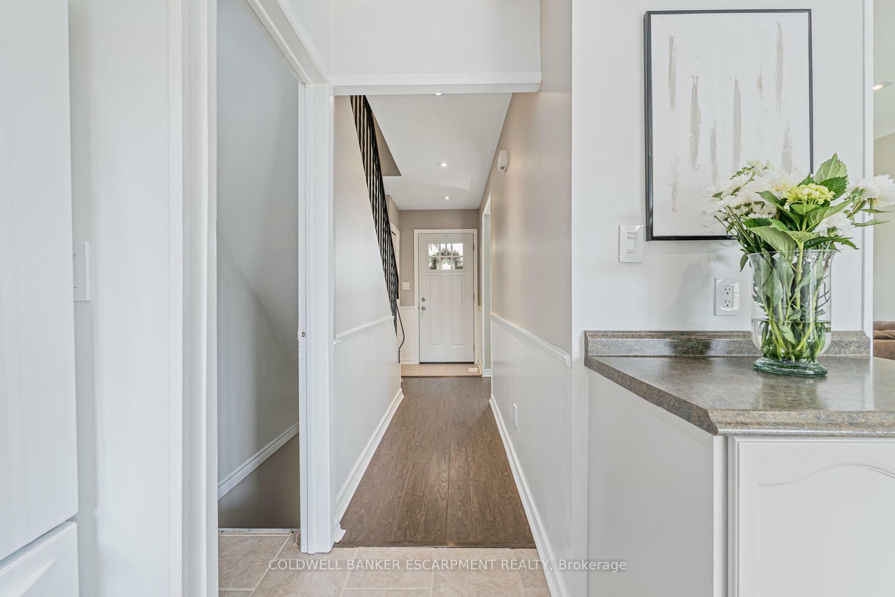 Property Photo: 20 Mountainview Road S 27 ON L7G 4K3