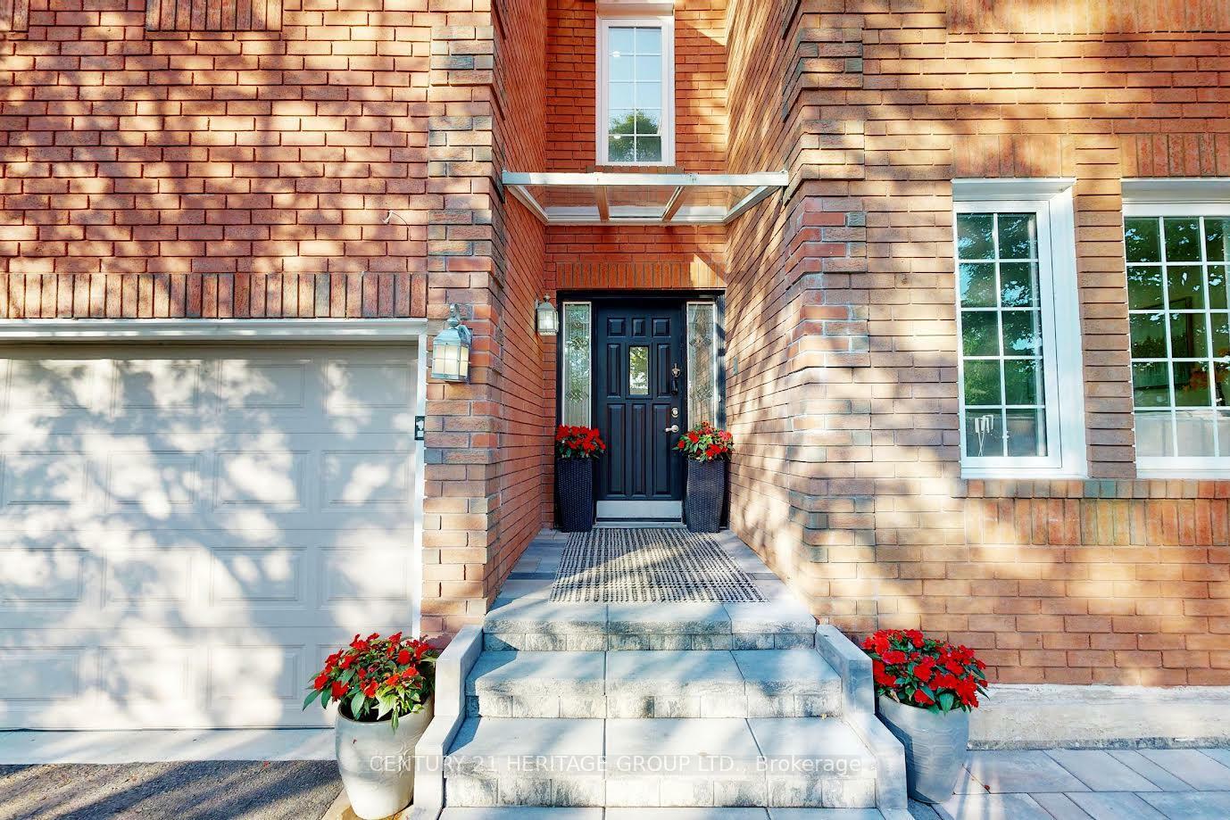 Property Photo:  1 Wigston Court  ON L1R 2B8 