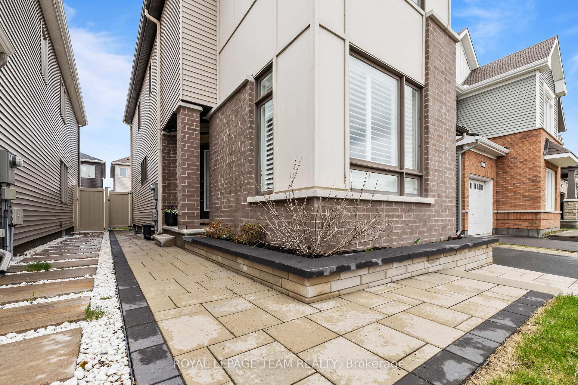 Property Photo: 1135 Apolune Street ON K2J 6N8