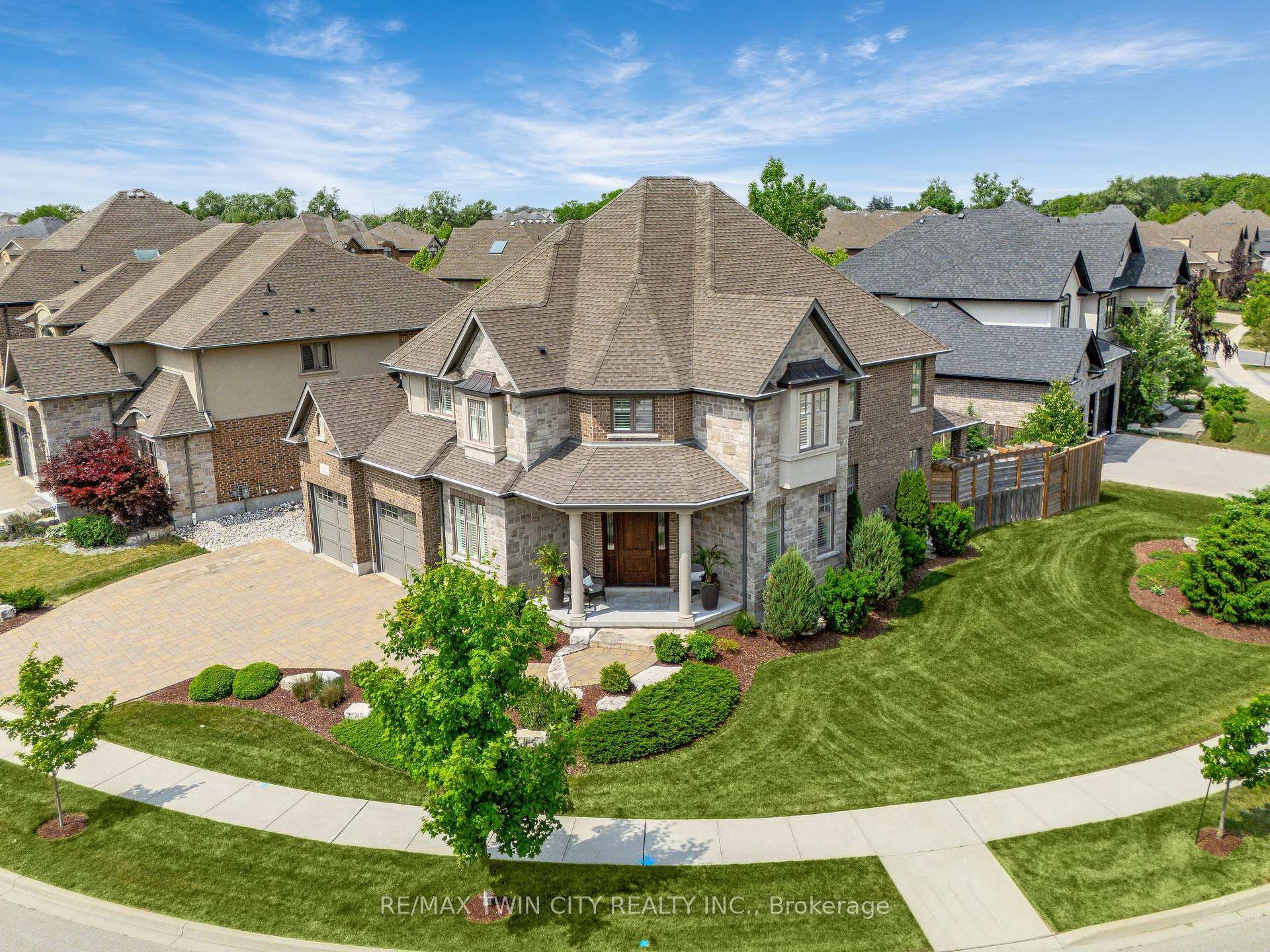 Property Photo: 546 Manor Ridge Crescent ON N2K 0B4