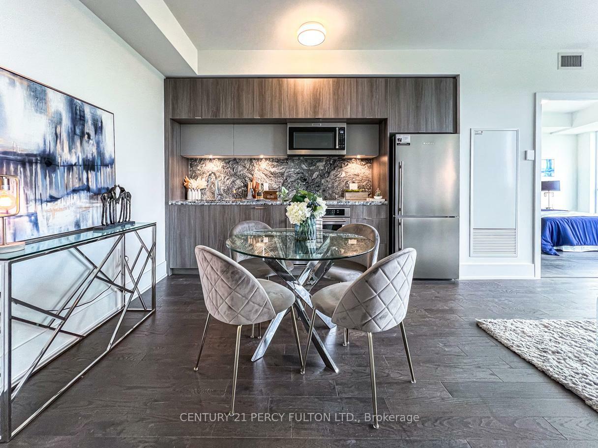 Property Photo:  585 Bloor Street E 3415  ON M4W 0B3 
