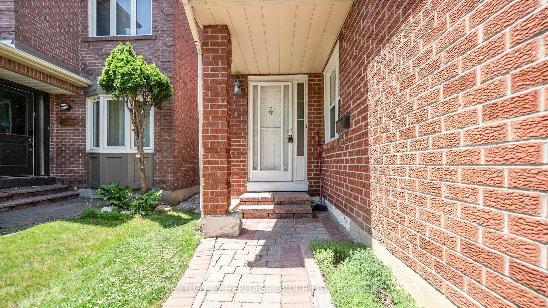 Photo de la propriété: 277 Rosedale Heights Drive ON L4J 6Y8