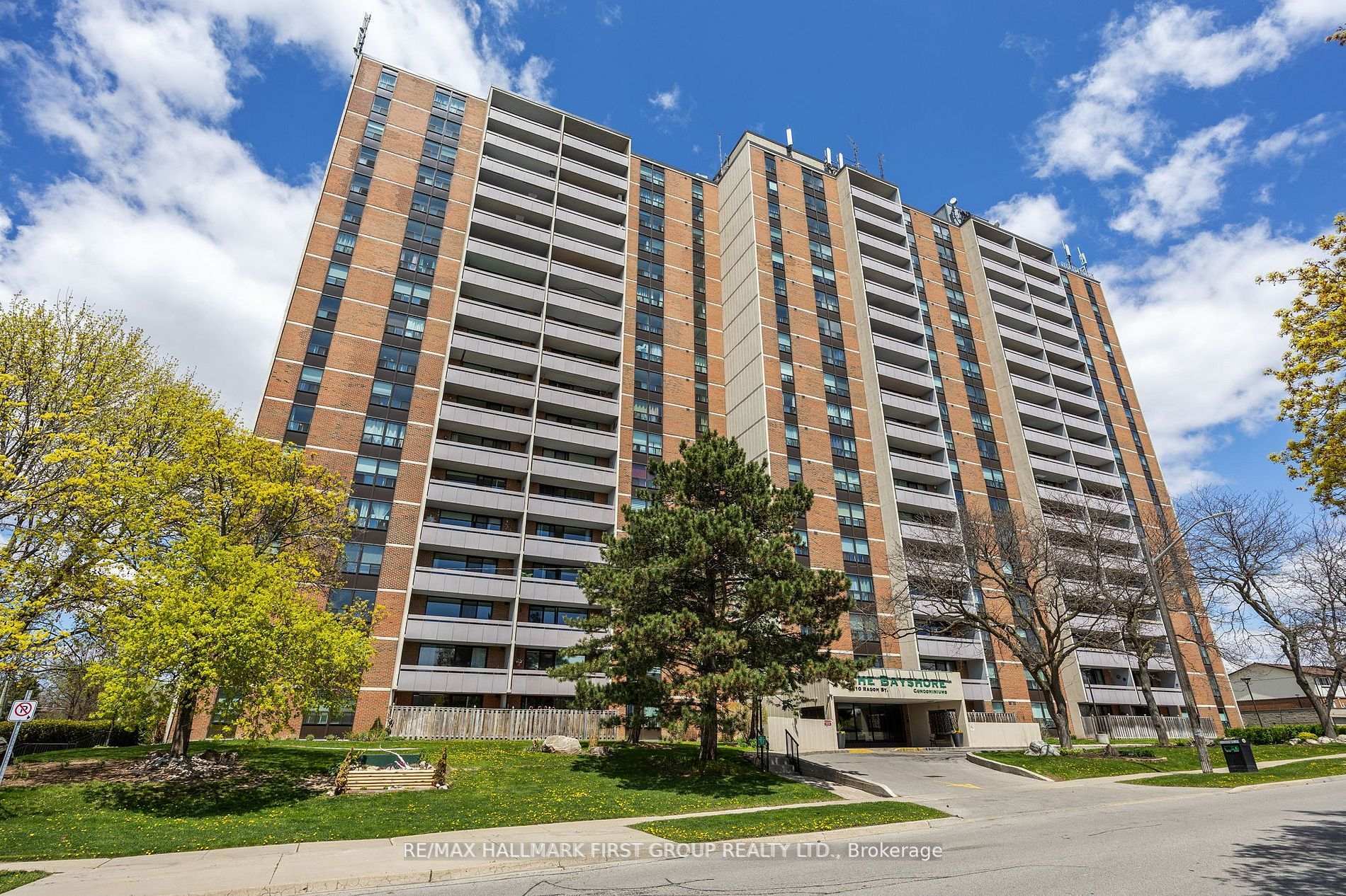 1210 Radom Street 307  Pickering ON L1W 2Z3 photo