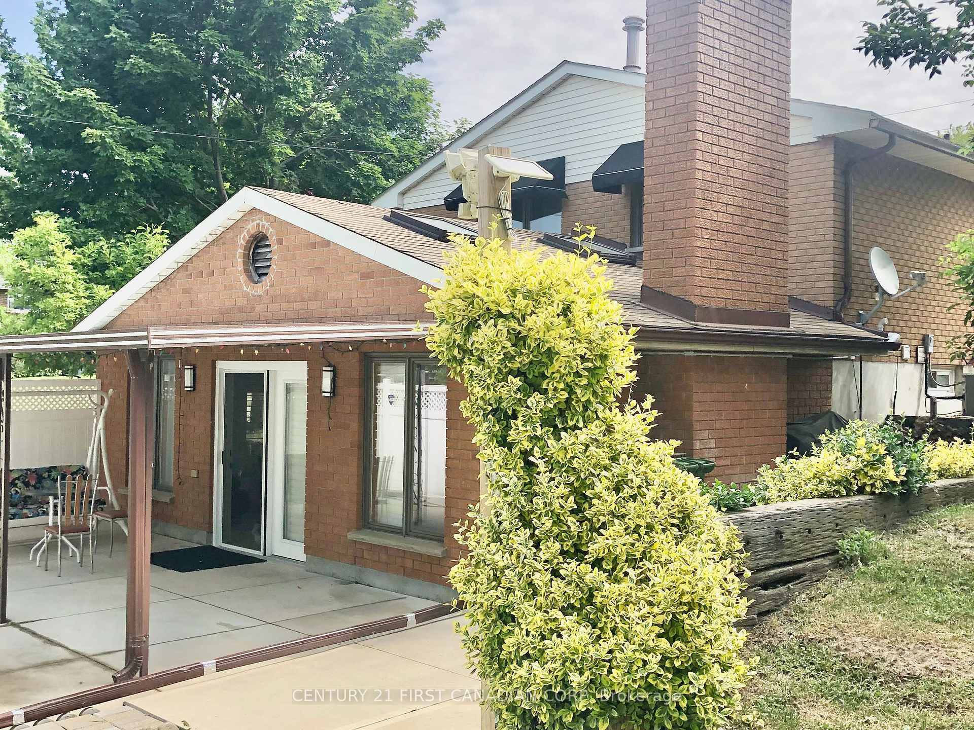 Property Photo: 190 Fairview Avenue ON N5R 5K4