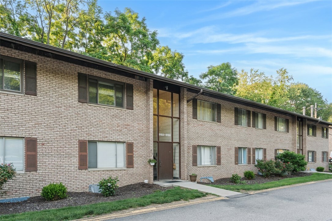 Property Photo: 6108 Sanlin Dr PA 15108