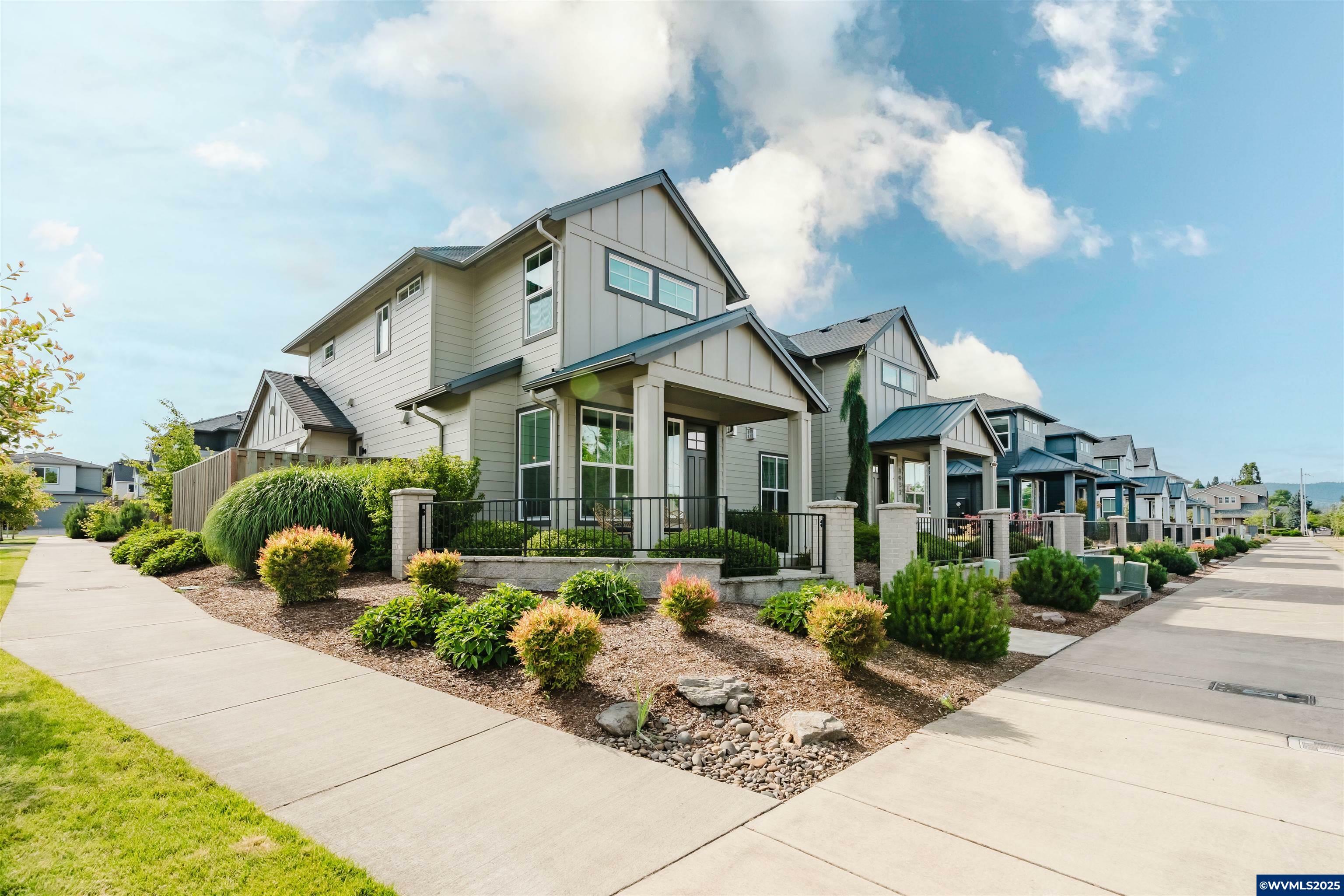 Property Photo: 1938 SW 53rd St OR 97333