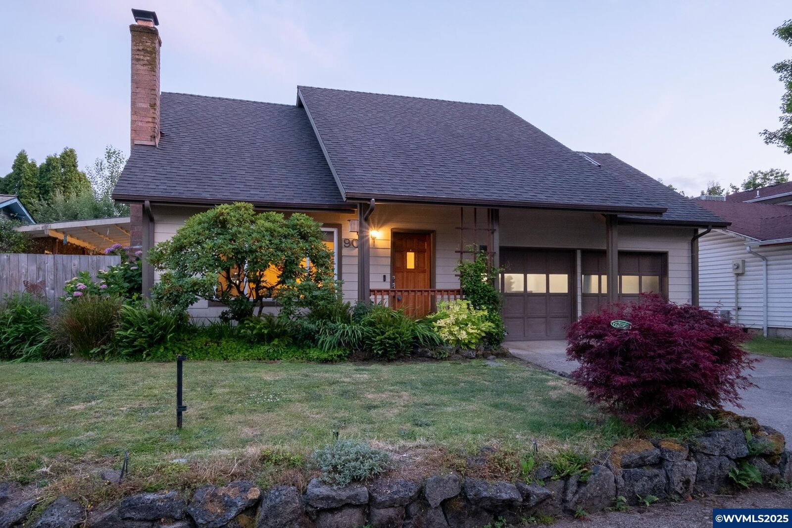 Property Photo:  902 NW Oak Av  OR 97330 