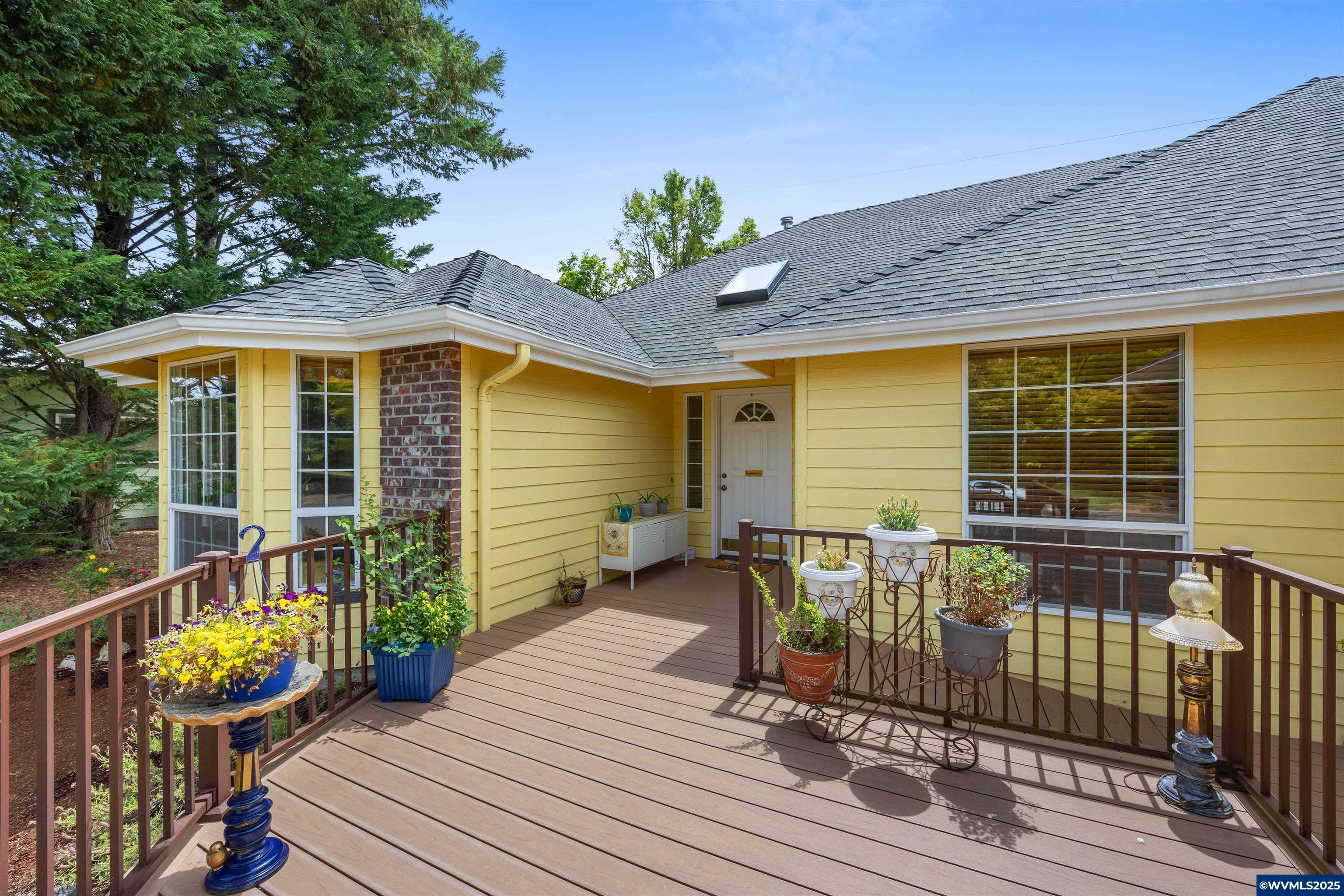 Property Photo: 1720 NW Ravenwood Dr OR 97321