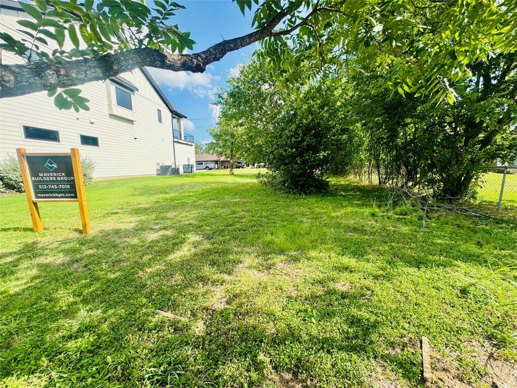 Property Photo: 711 W 10th Street TX 78626