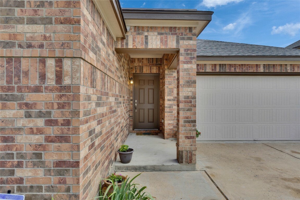 Property Photo: 120 Jasmine Cove TX 78640