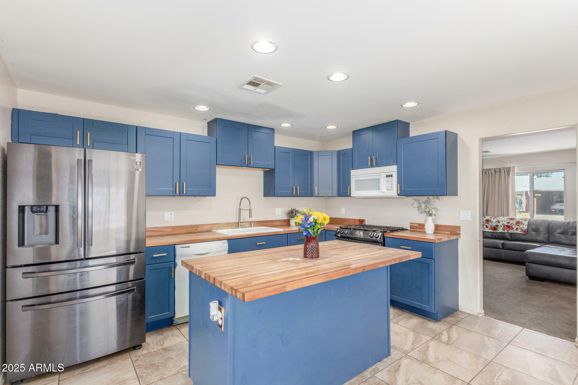 Property Photo: 4238 W Krall Street AZ 85019